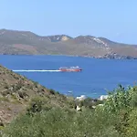 Semesterbostad Zanart Maisonette Tripiti